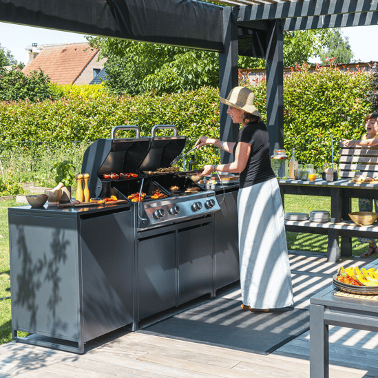 גרילים ומטבחי חוץ