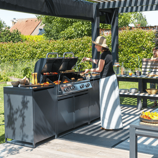 גרילים ומטבחי חוץ