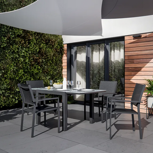 כיסא אוכל לחצר עם ידיות אפור כהה LYRA