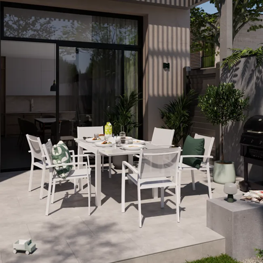 כיסא אוכל לחצר עם ידיות צבע לבן LYRA